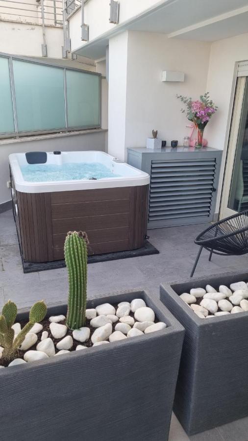 Penthouse 40 In Trastevere With Seasonally Jacuzzi Rom Exterior foto