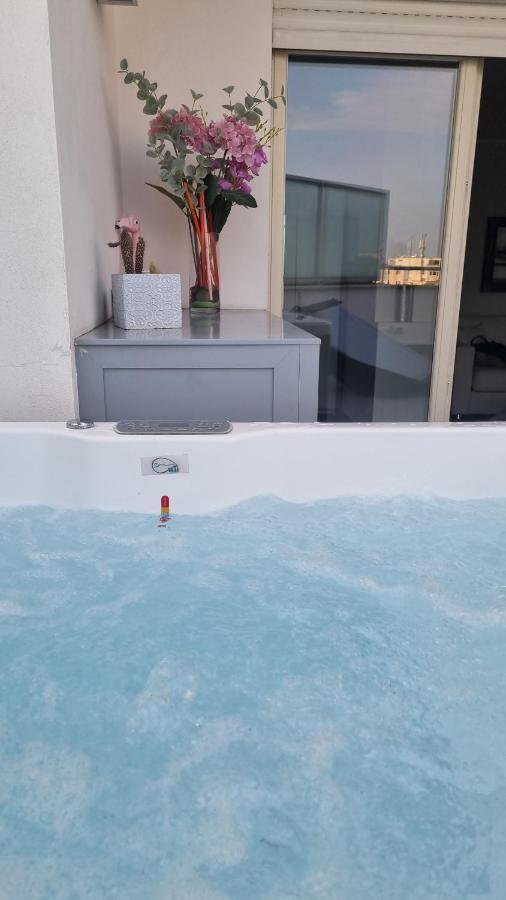 Penthouse 40 In Trastevere With Seasonally Jacuzzi Rom Exterior foto